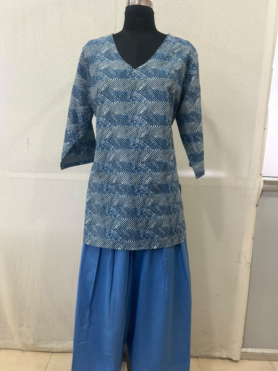 Geometric Print V-Neck Farshi Salwar Set