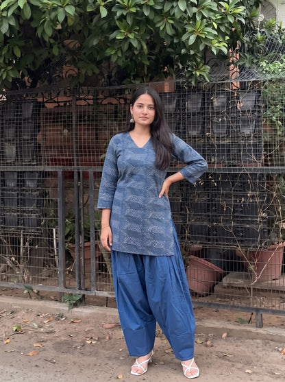 Geometric Print V-Neck Farshi Salwar Set