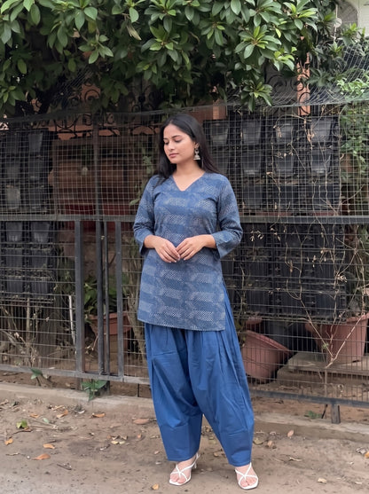 Geometric Print V-Neck Farshi Salwar Set